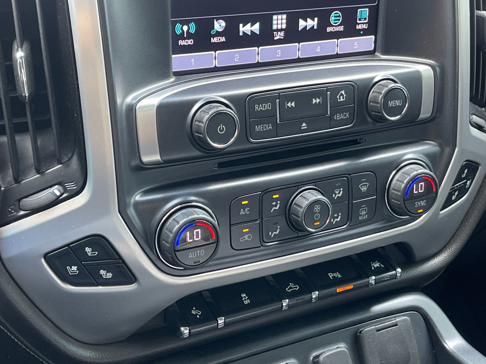 Used 2018 Black GMC SLT image 21