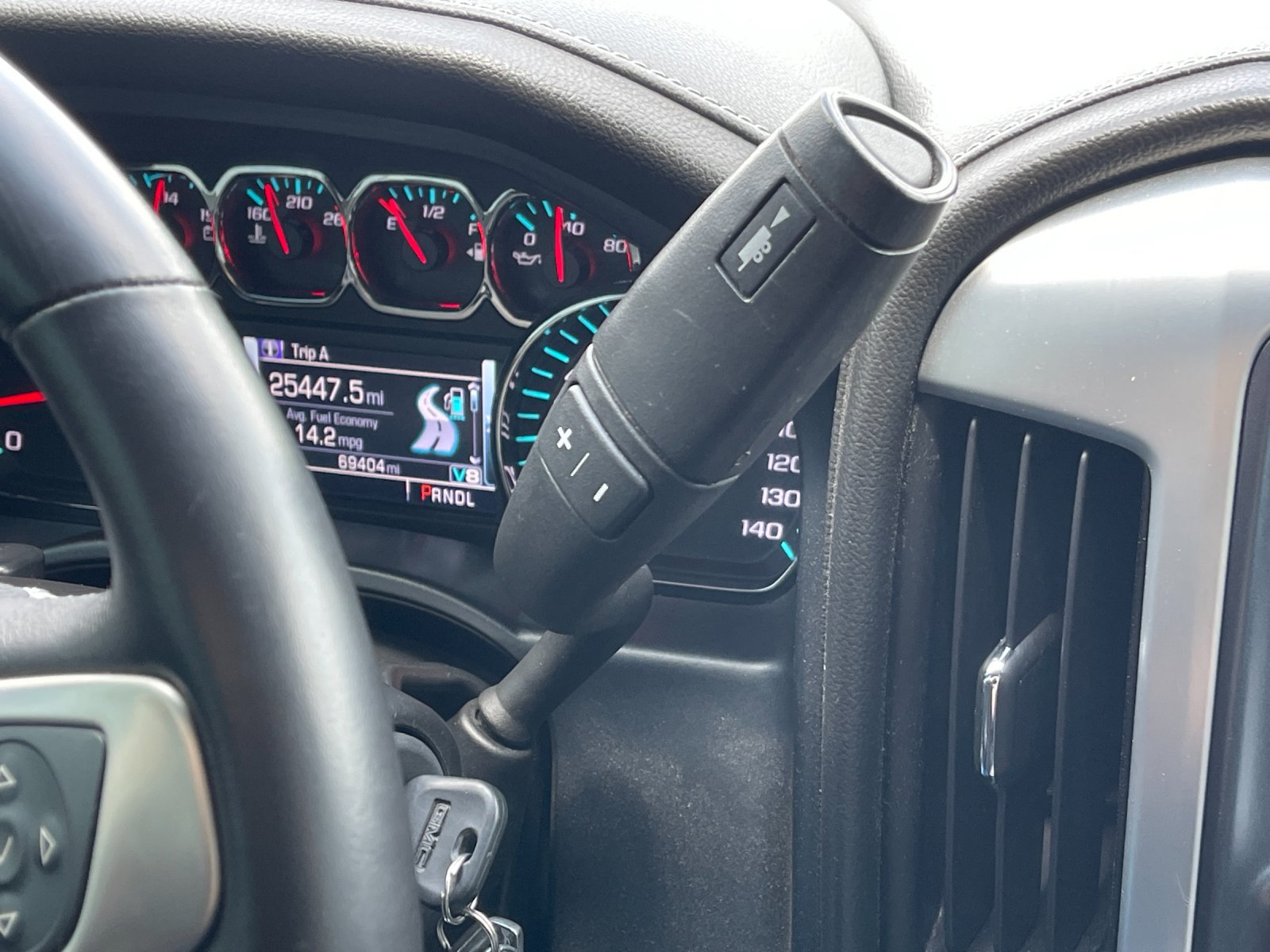 Used 2018 Black GMC SLT image 22
