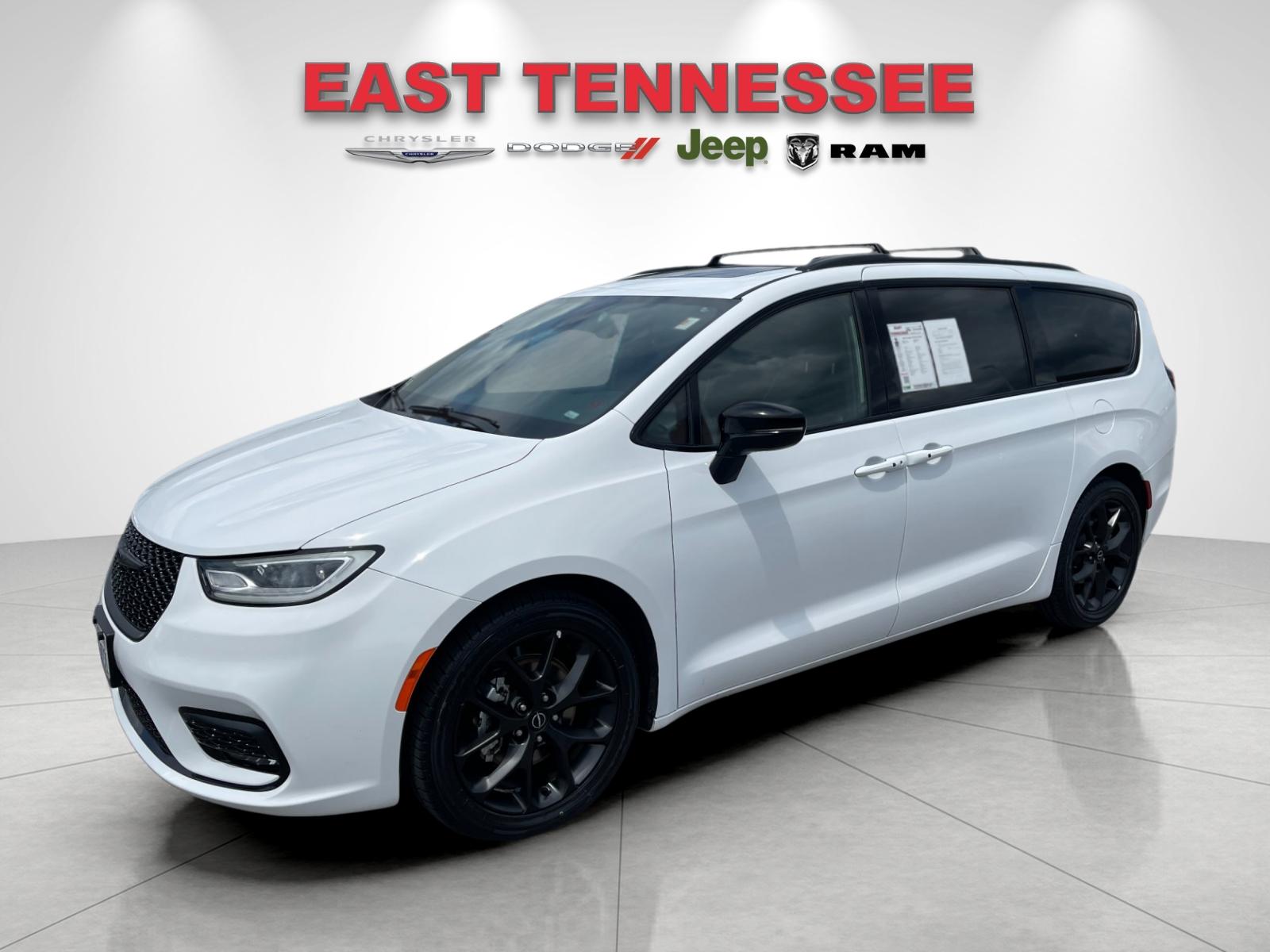 Used 2025 White Chrysler Limited image 7
