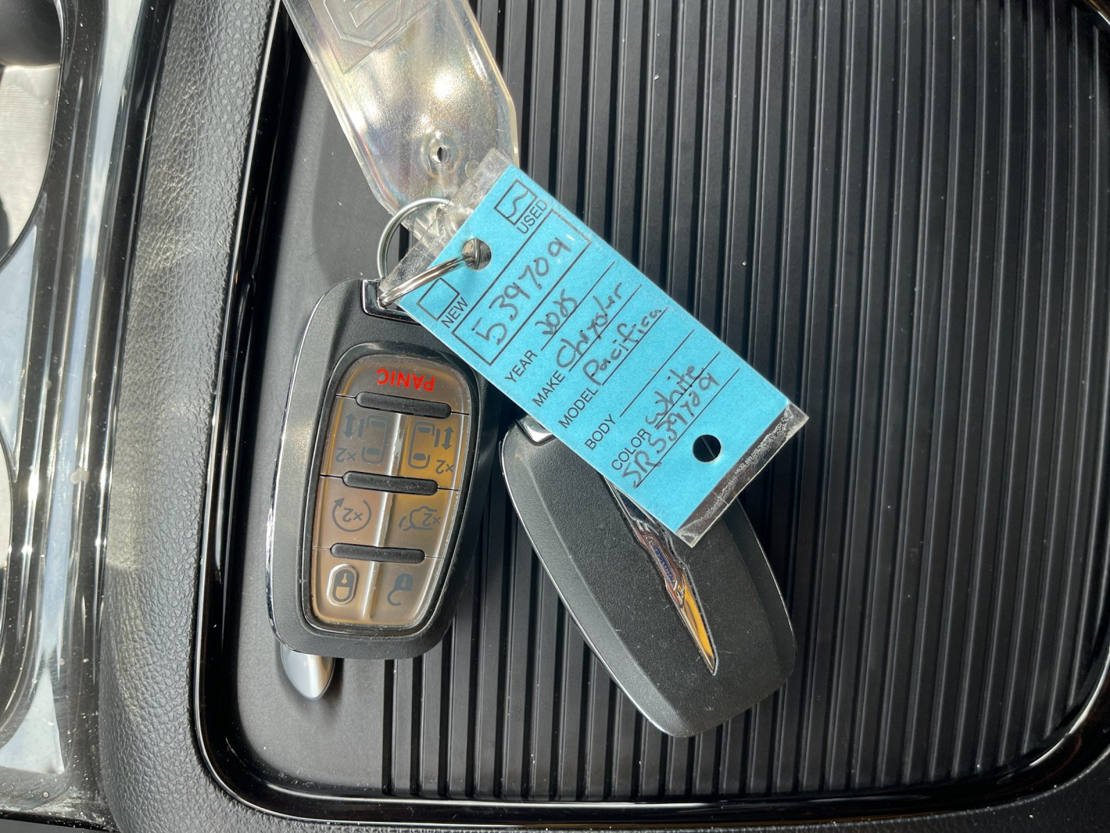 Used 2025 White Chrysler Limited image 9