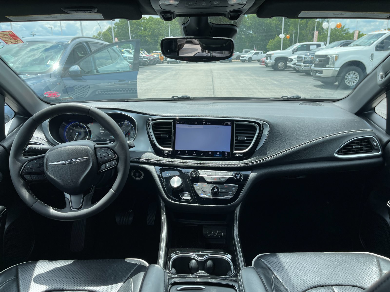 Used 2025 White Chrysler Limited image 14