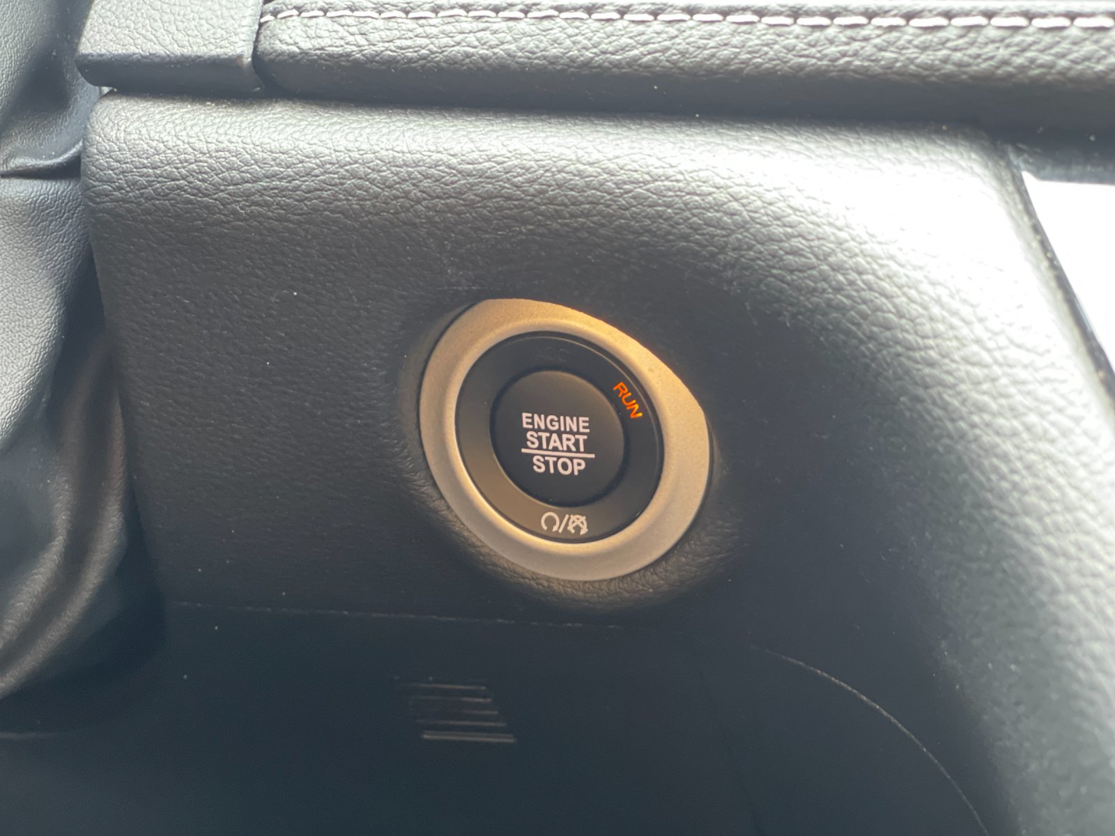 Used 2025 White Chrysler Limited image 26