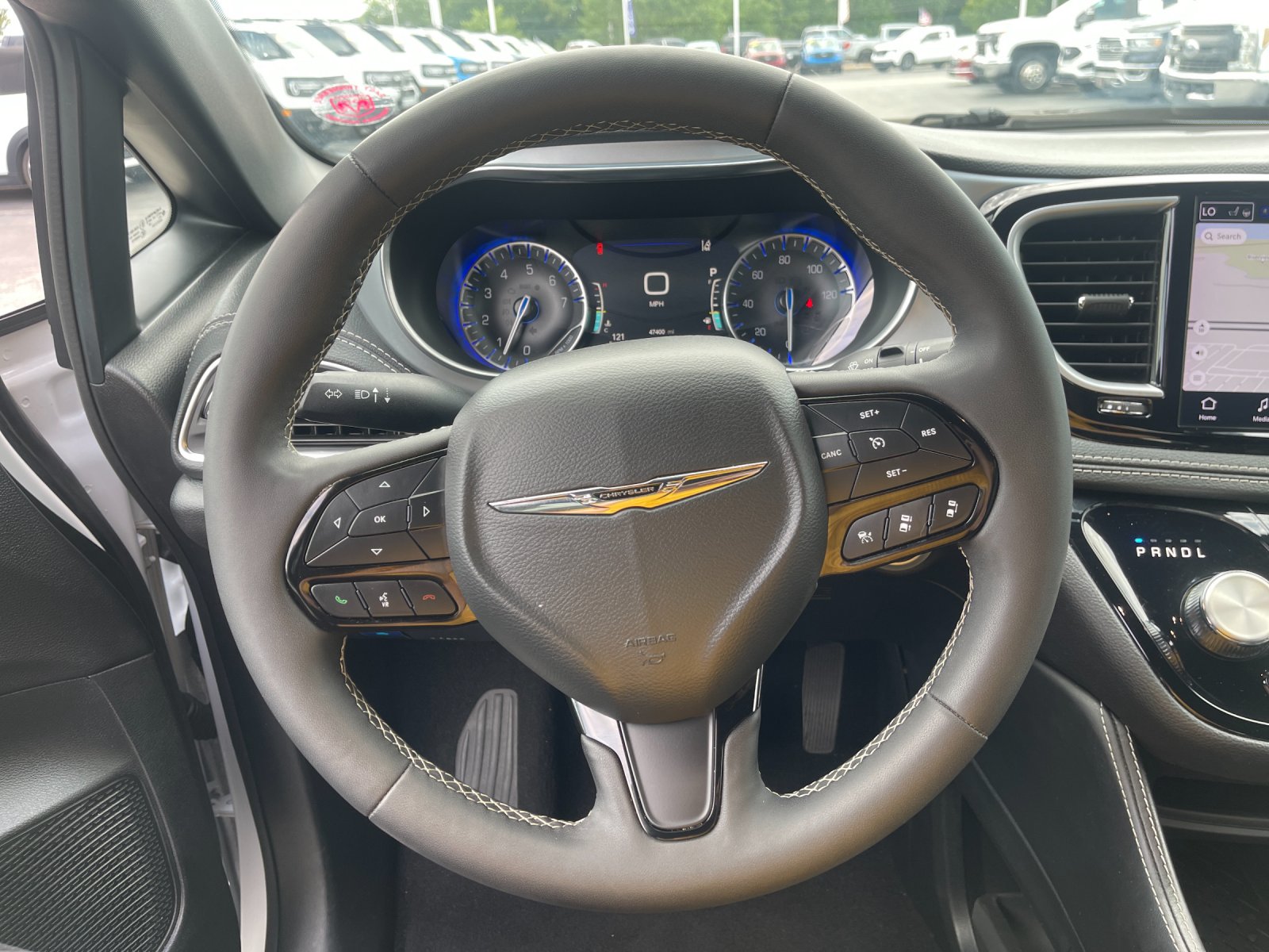 Used 2025 White Chrysler Limited image 27