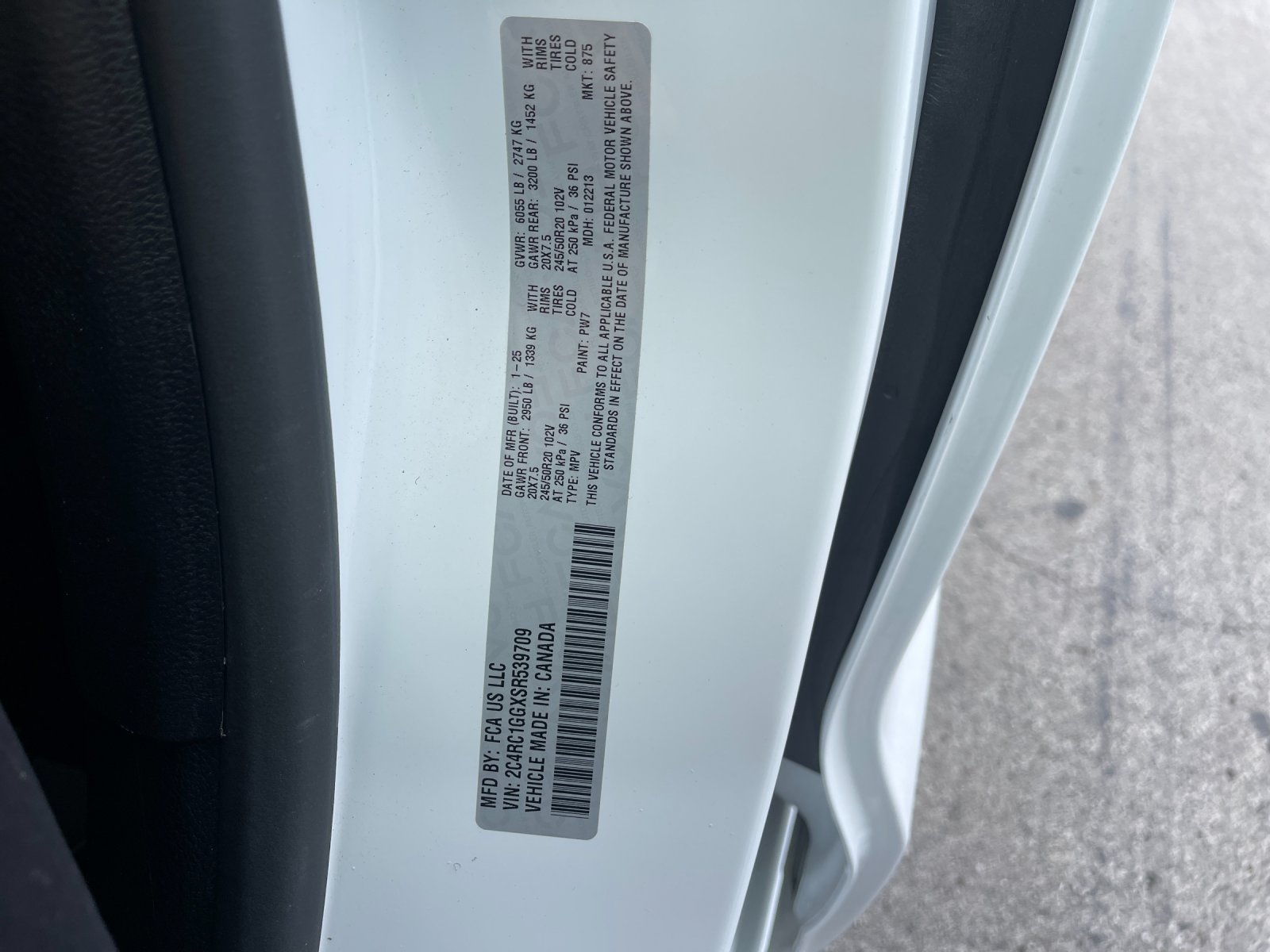Used 2025 White Chrysler Limited image 34