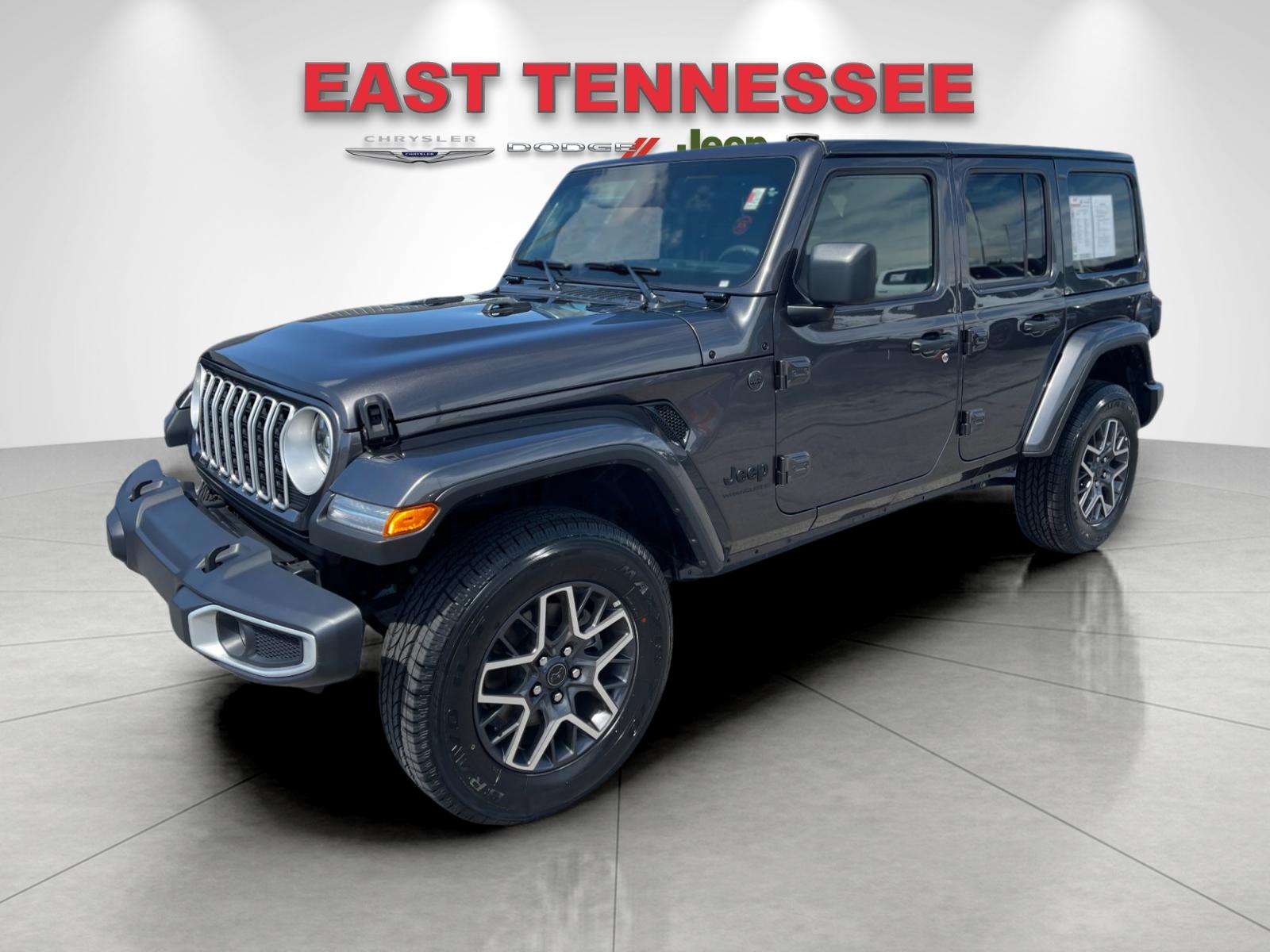 Used 2025 Gray Jeep Sahara image 7
