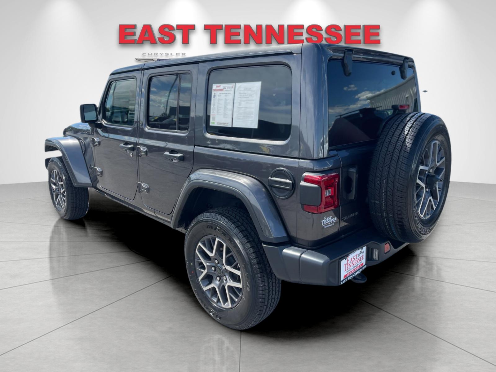 Used 2025 Gray Jeep Sahara image 5