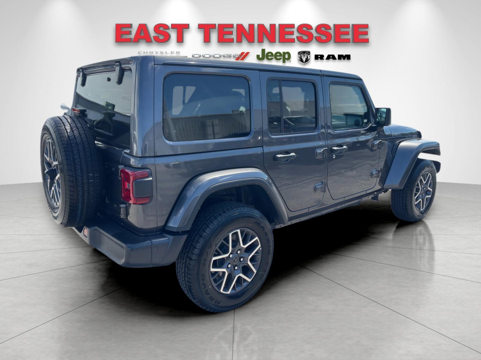 Used 2025 Gray Jeep Sahara image 3