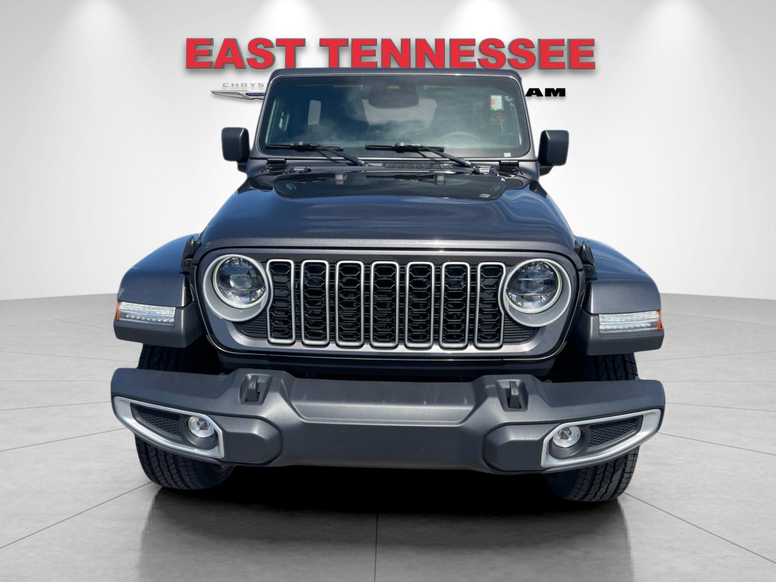 Used 2025 Gray Jeep Sahara image 9