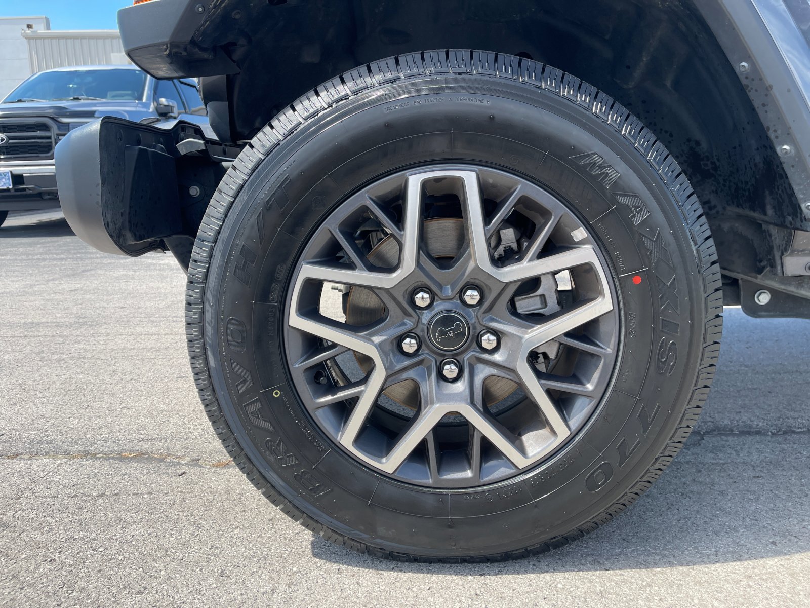 Used 2025 Gray Jeep Sahara image 31