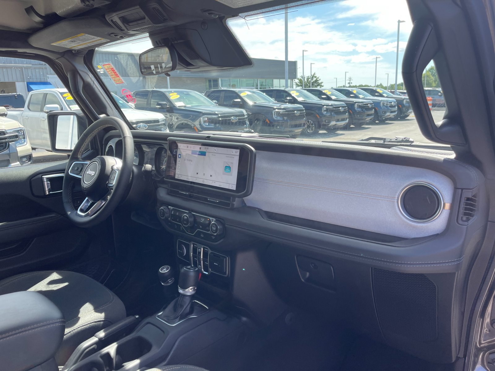 Used 2025 Gray Jeep Sahara image 18