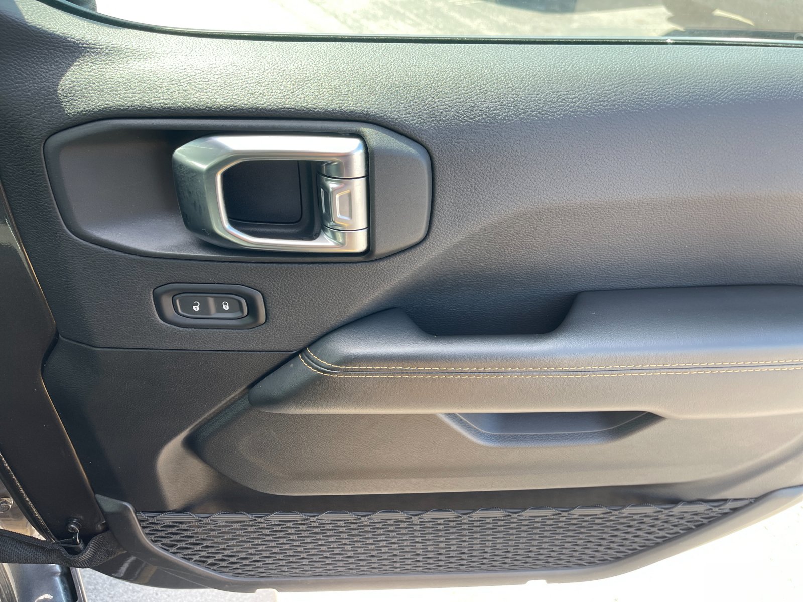 Used 2025 Gray Jeep Sahara image 19