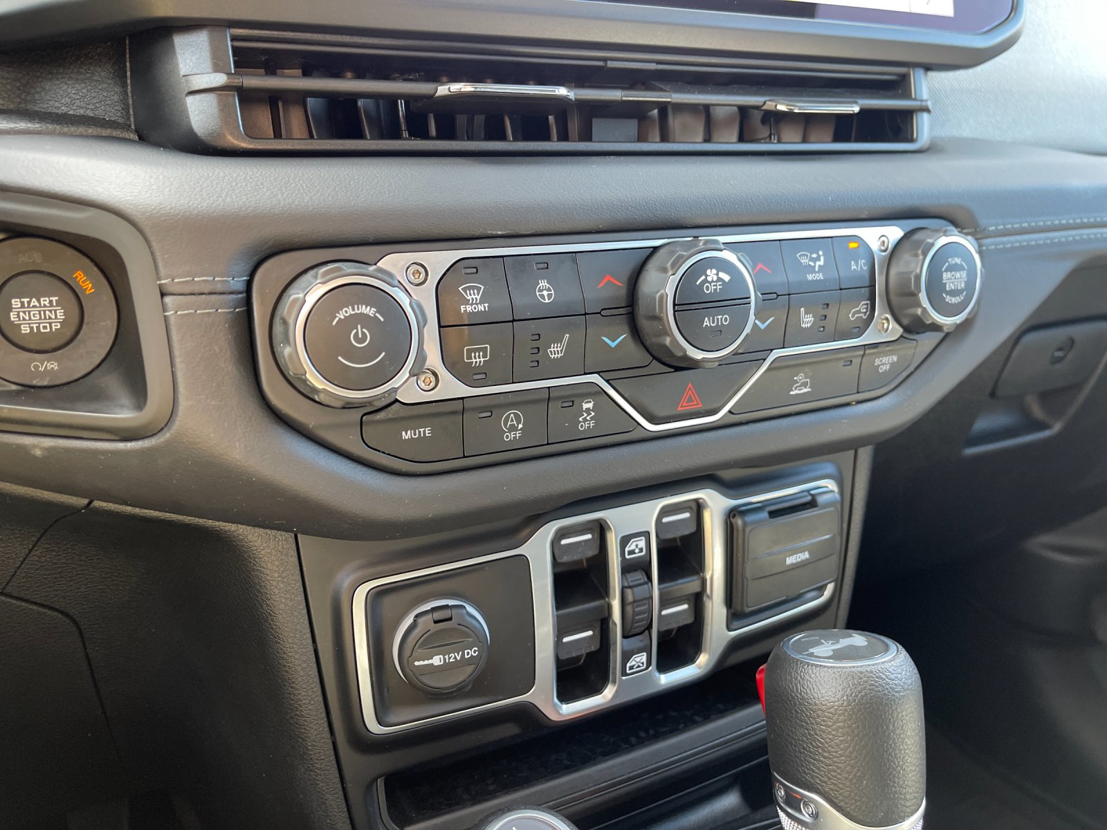 Used 2025 Gray Jeep Sahara image 22