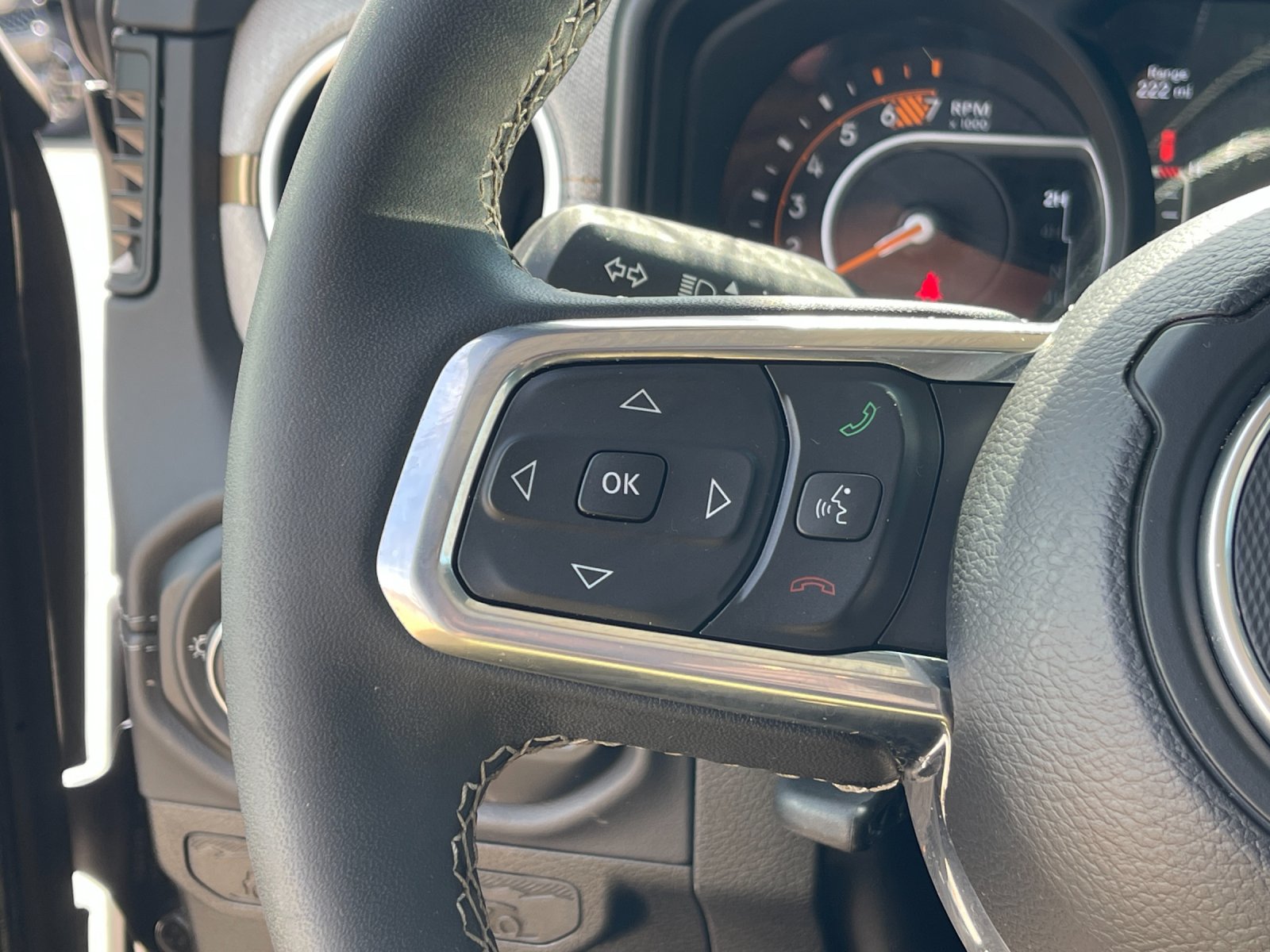 Used 2025 Gray Jeep Sahara image 26