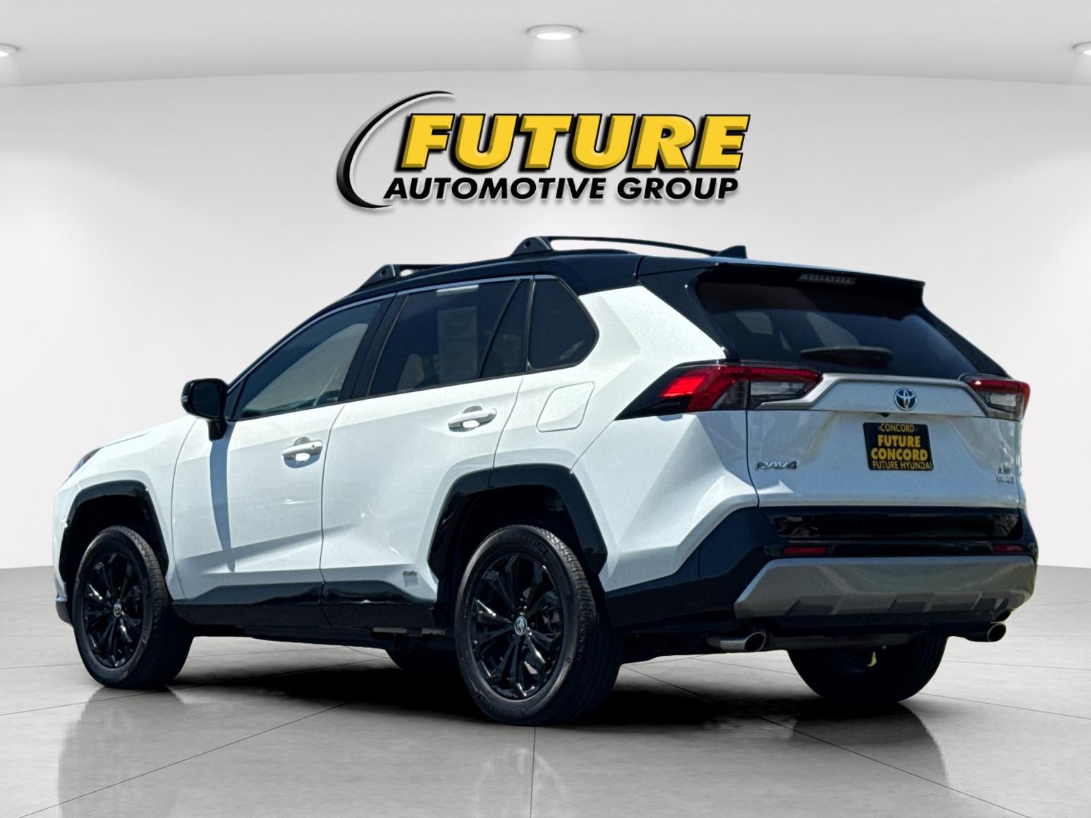 Used 2022 White Toyota XSE image 5