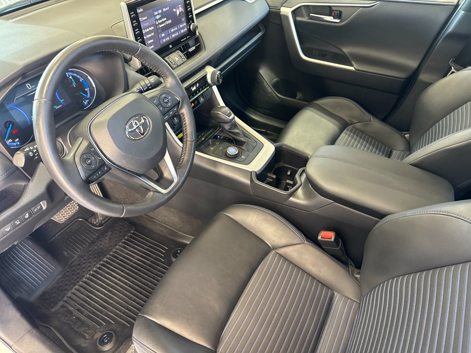 Used 2022 White Toyota XSE image 9