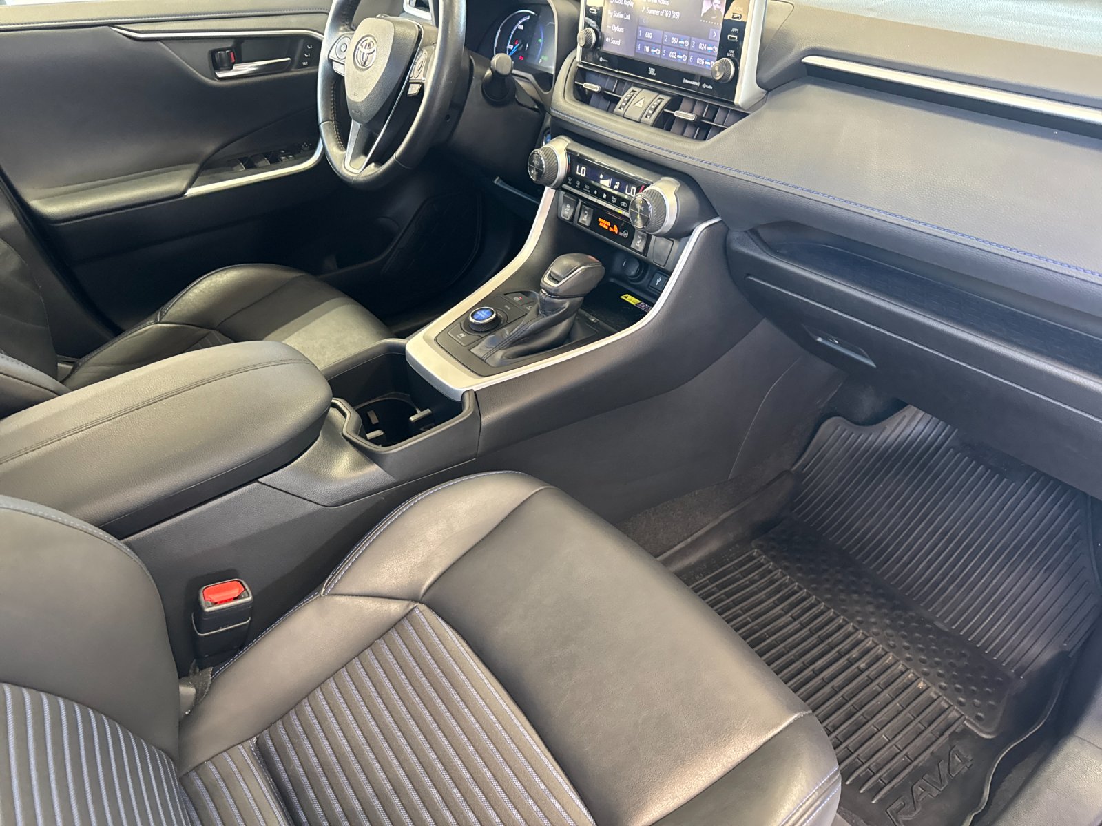 Used 2022 White Toyota XSE image 15
