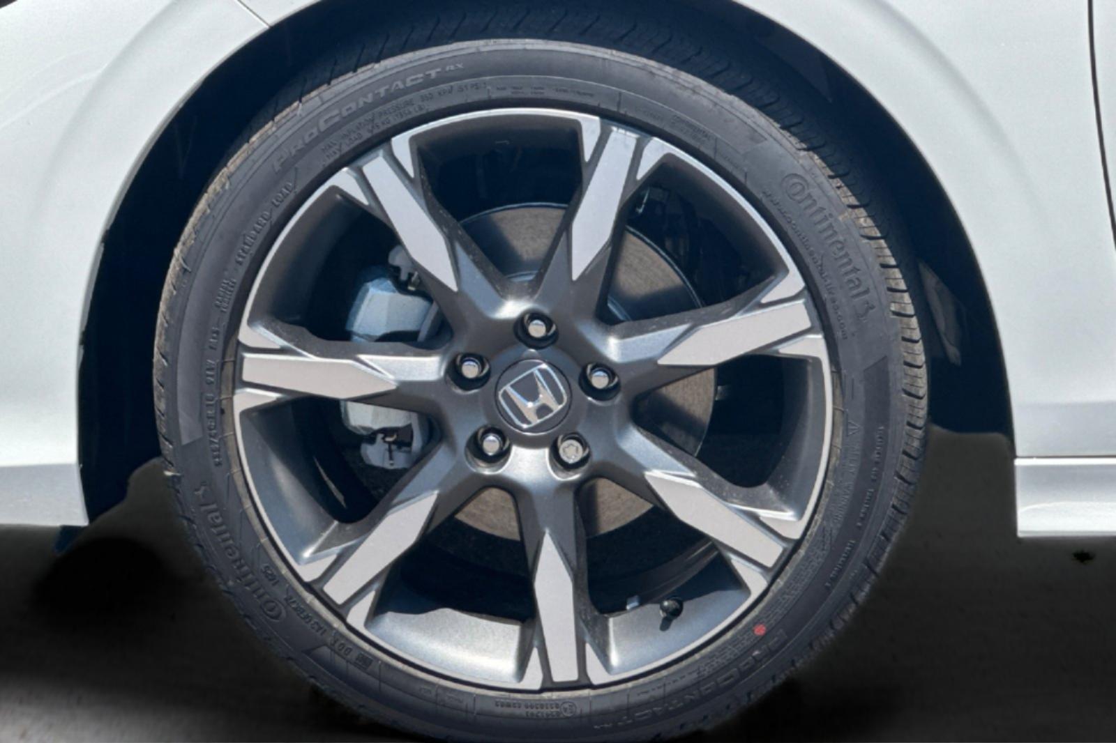 New 2026 Platinum White Pearl Honda Sport Touring image 33