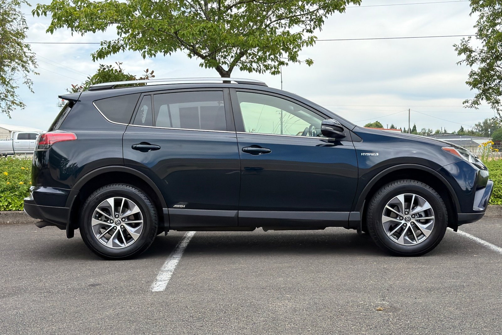 Used 2018 Blue Toyota LE image 3