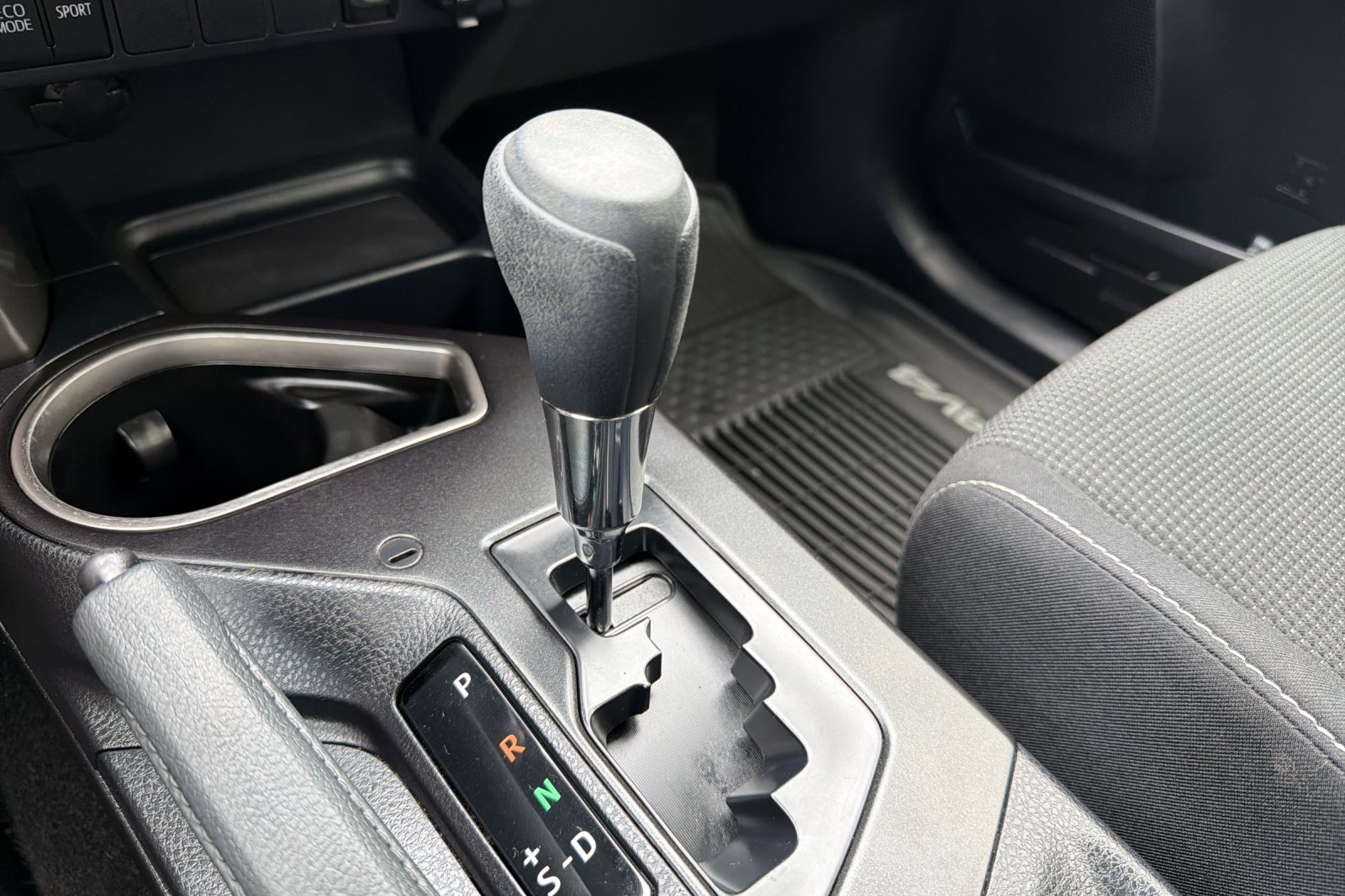 Used 2018 Blue Toyota LE image 21