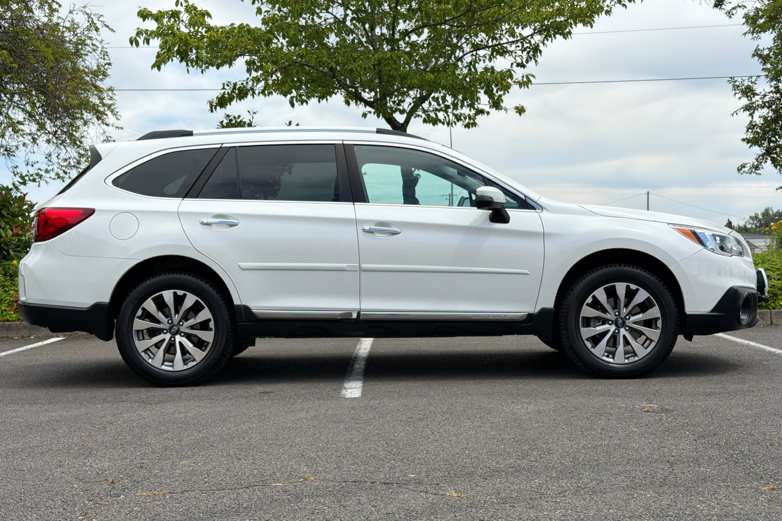 Used 2017 White Subaru 2.5i image 3