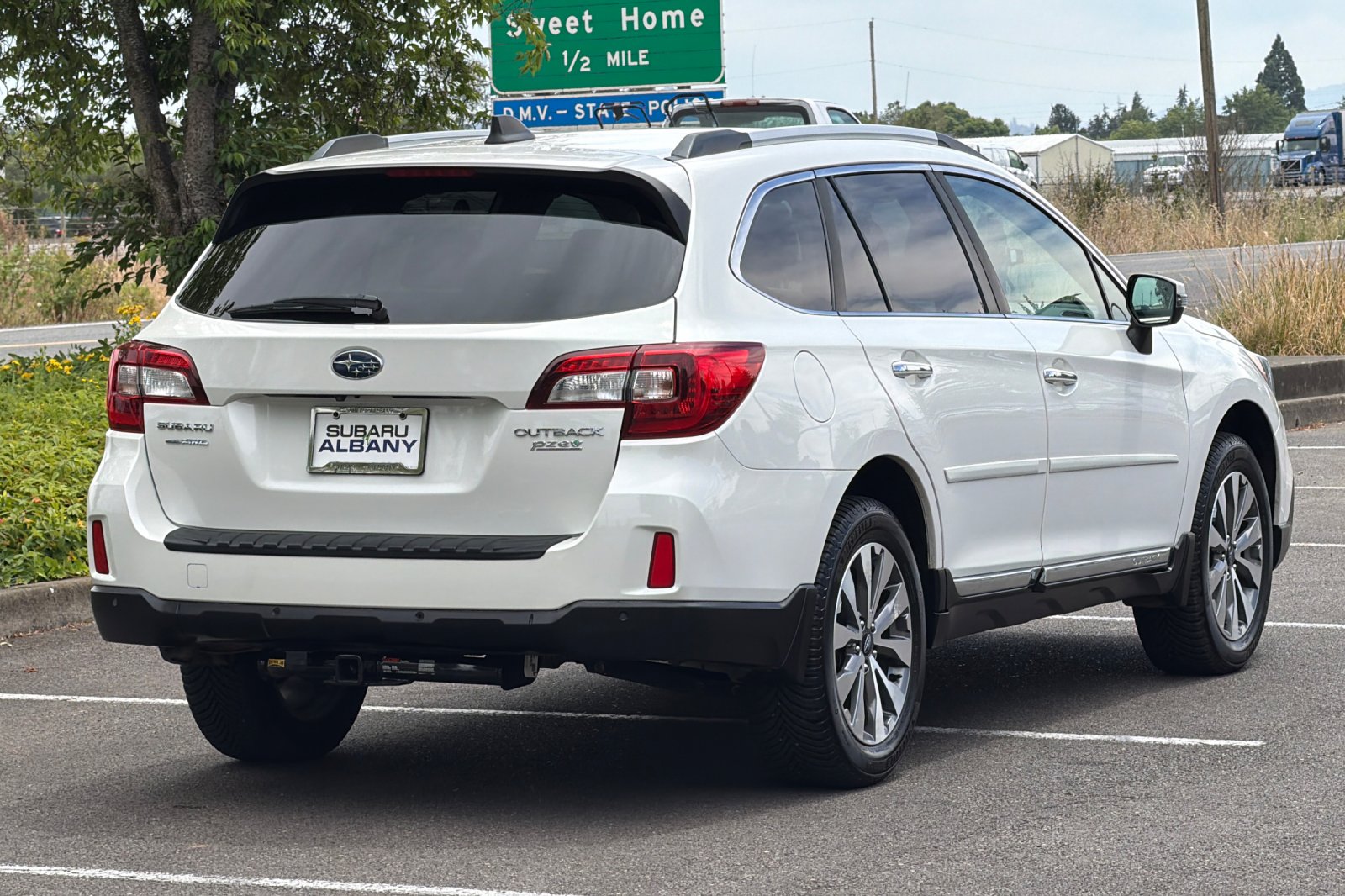 Used 2017 White Subaru 2.5i image 4