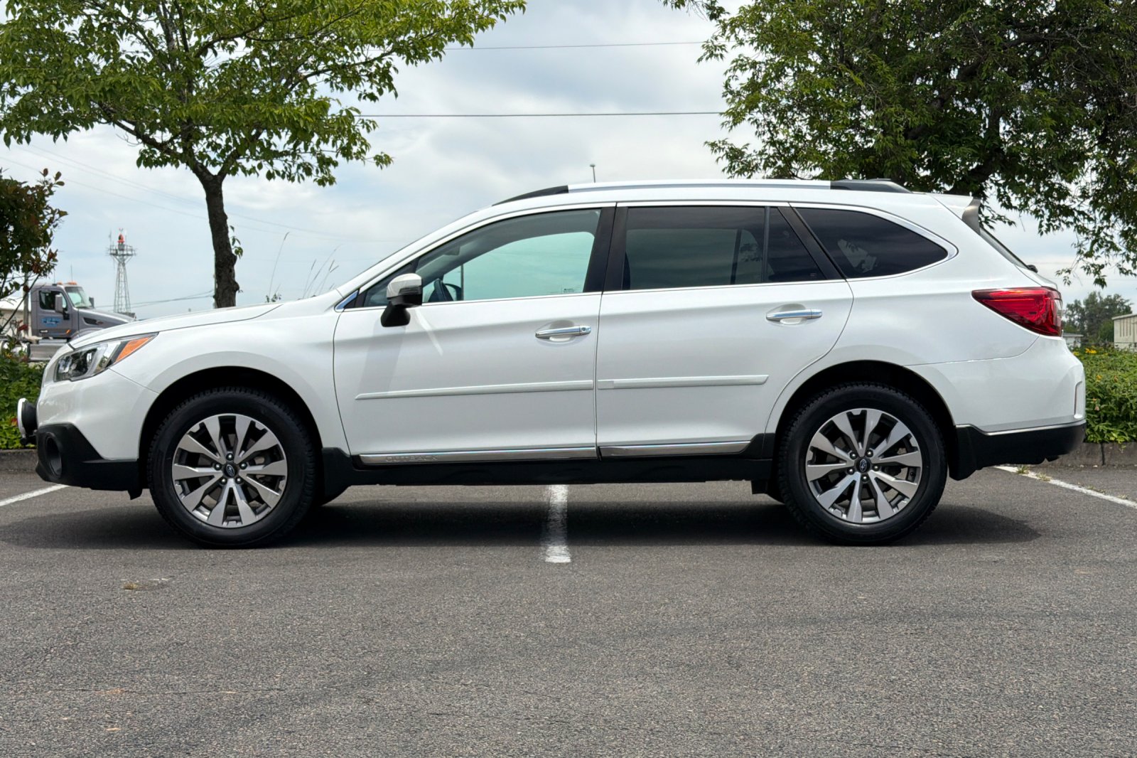 Used 2017 White Subaru 2.5i image 7