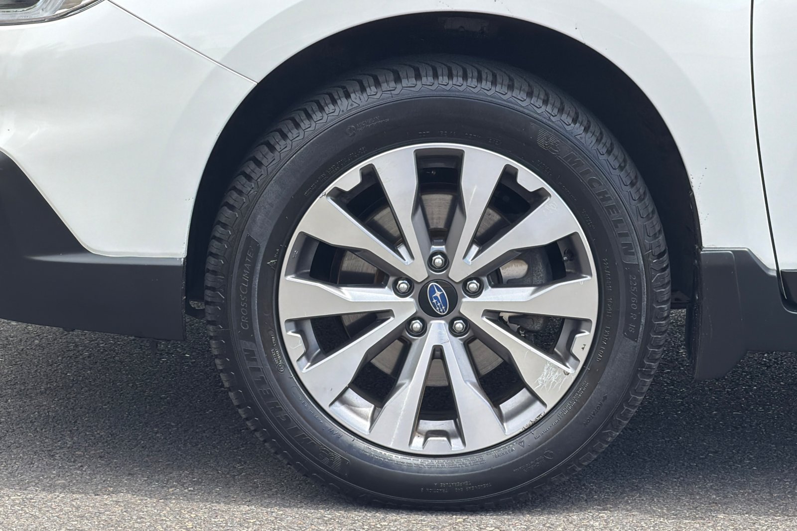 Used 2017 White Subaru 2.5i image 26