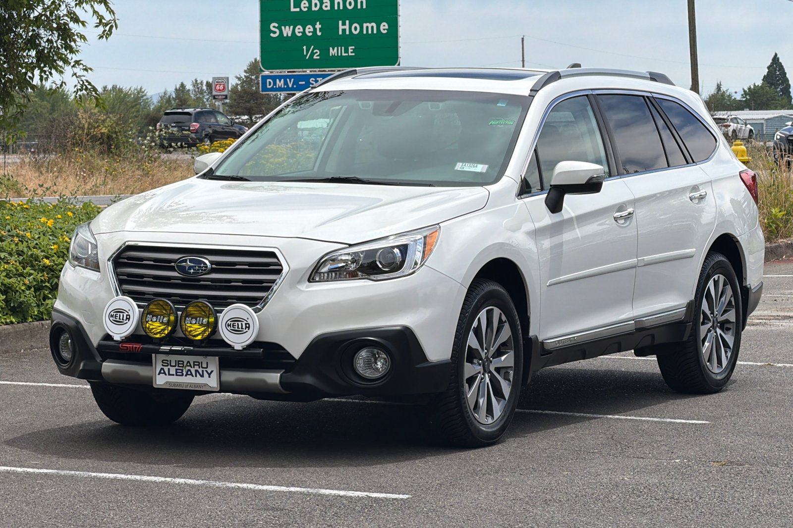 Used 2017 White Subaru 2.5i image 8