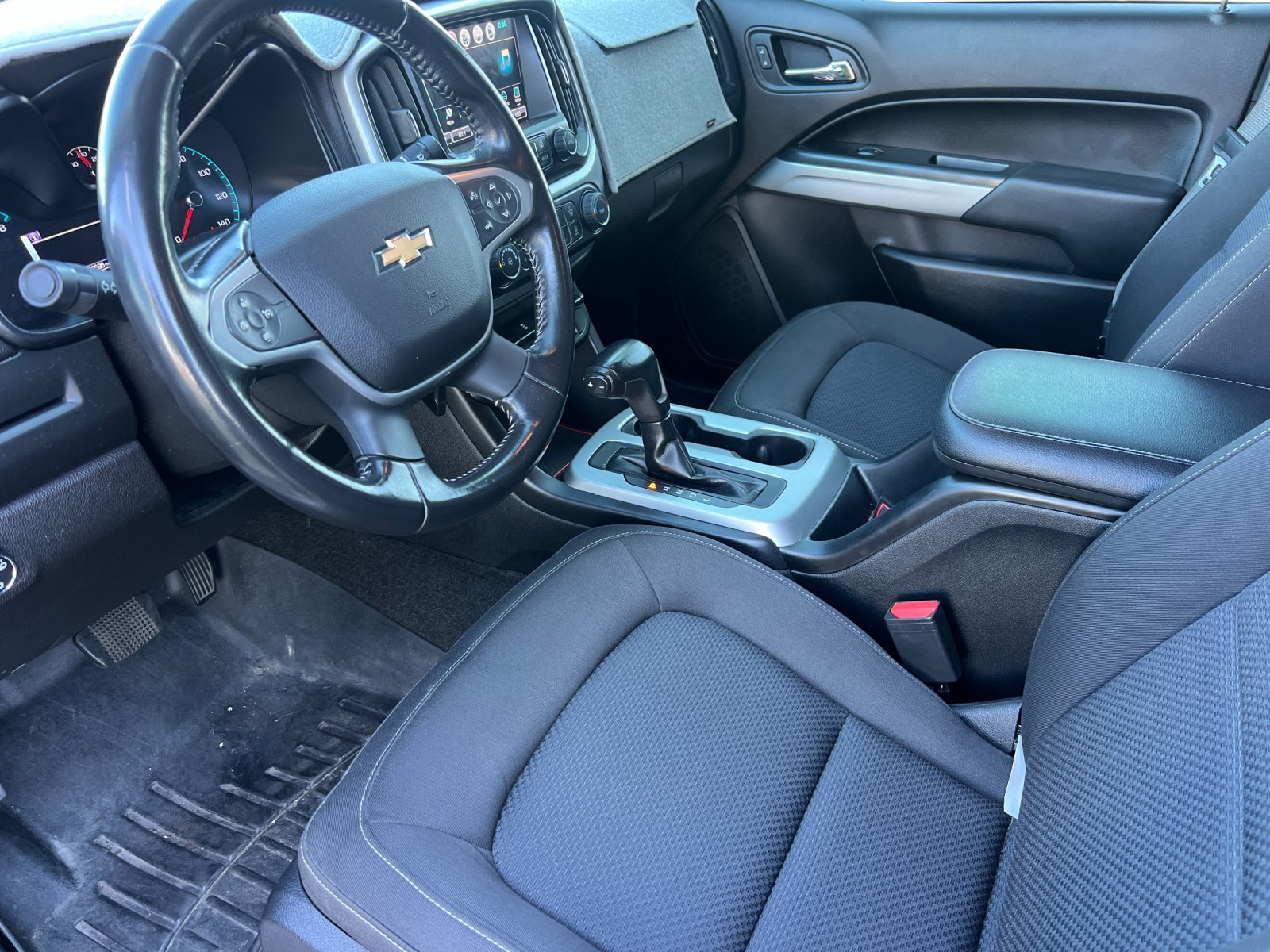 Used 2018 Silver Chevrolet LT image 9