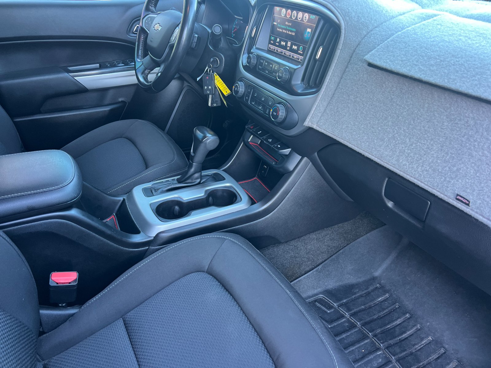 Used 2018 Silver Chevrolet LT image 14
