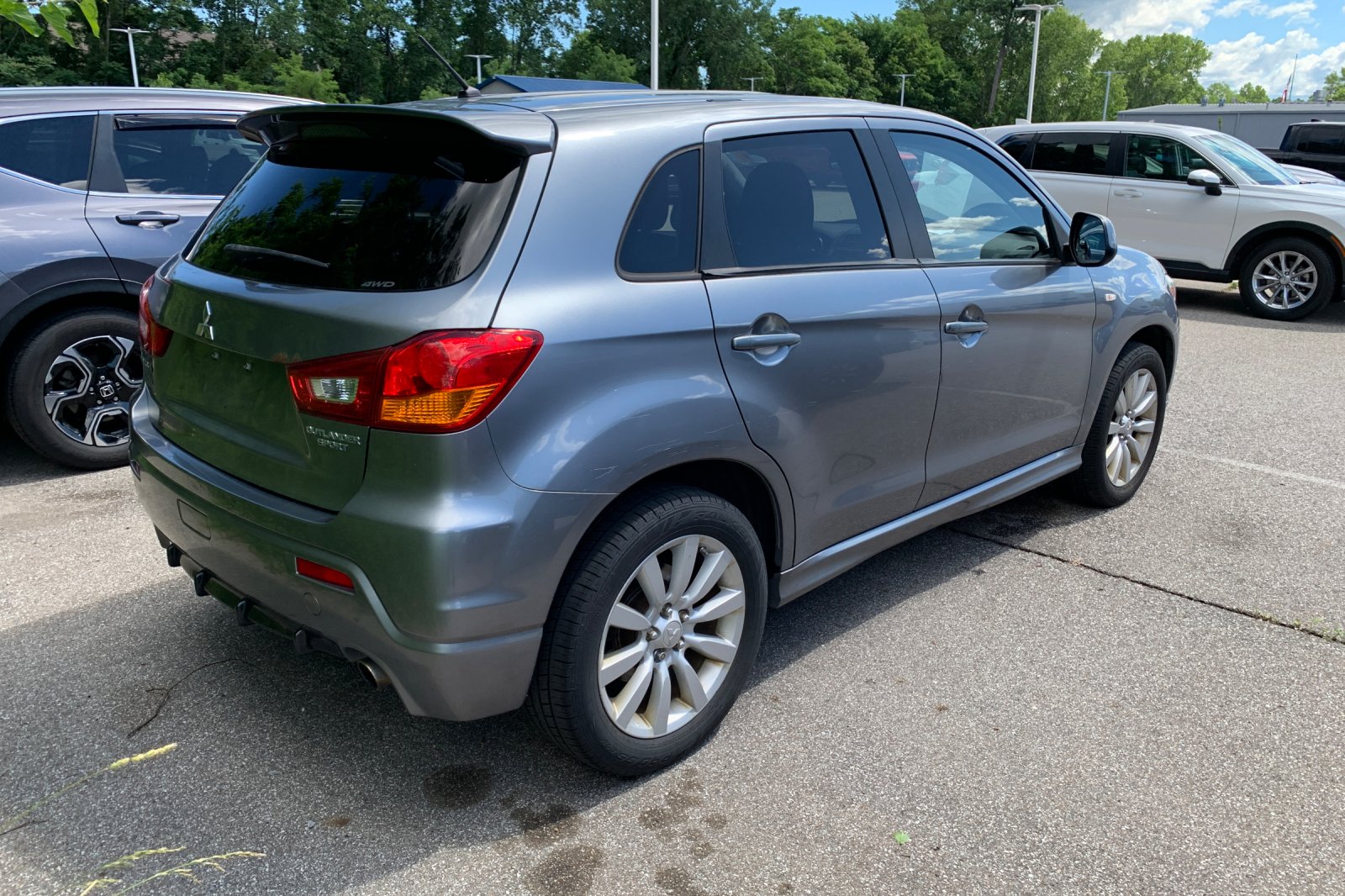 Used 2011 Cool Silver Metallic Mitsubishi SE image 3