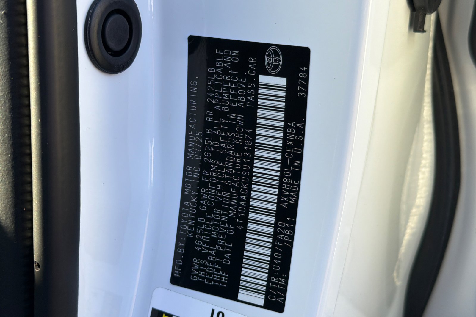 Used 2025 White Toyota LE image 28