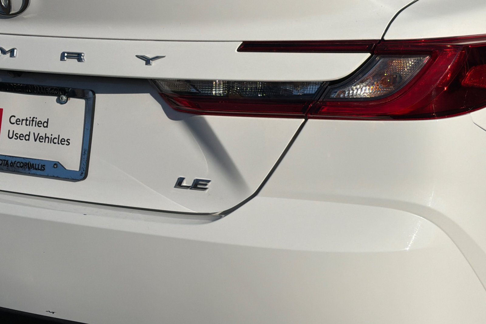 Used 2025 White Toyota LE image 26