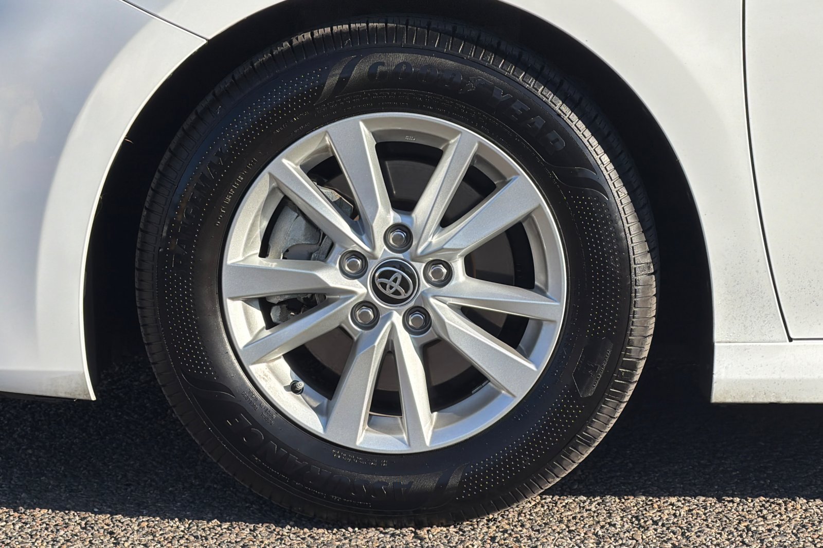 Used 2025 White Toyota LE image 25