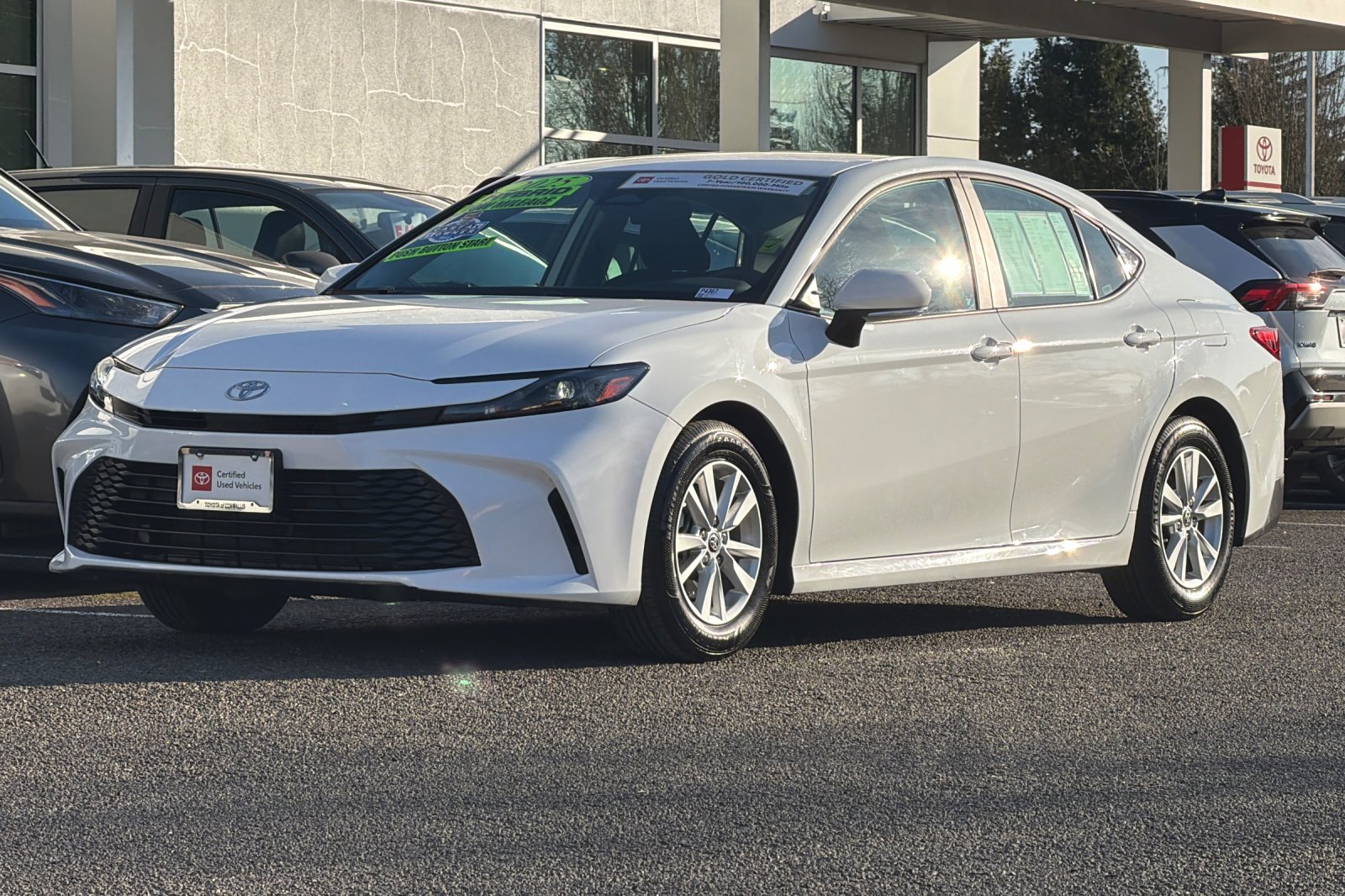 Used 2025 White Toyota LE image 8