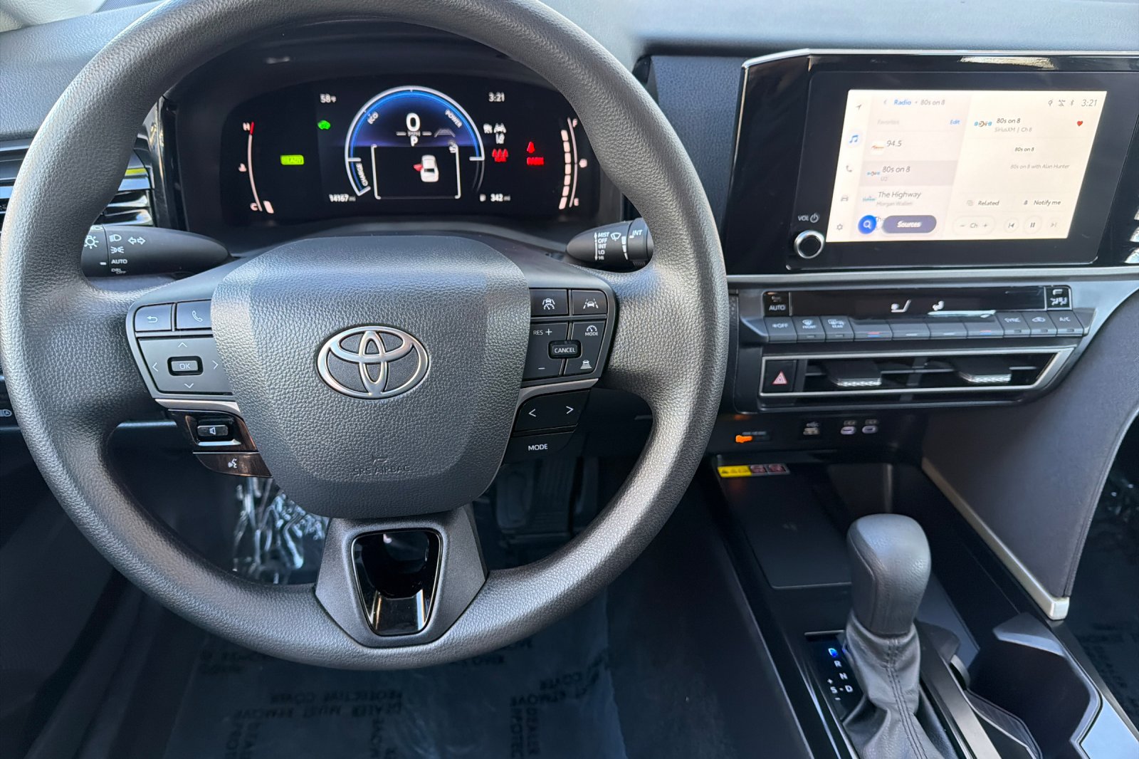Used 2025 White Toyota LE image 14