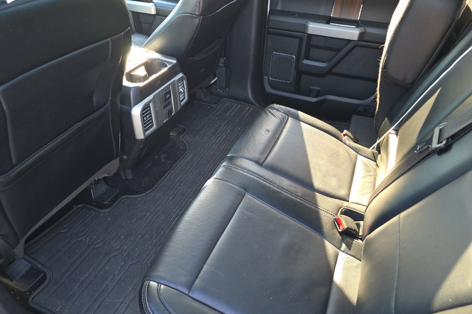 Used 2015 White Ford Lariat image 8