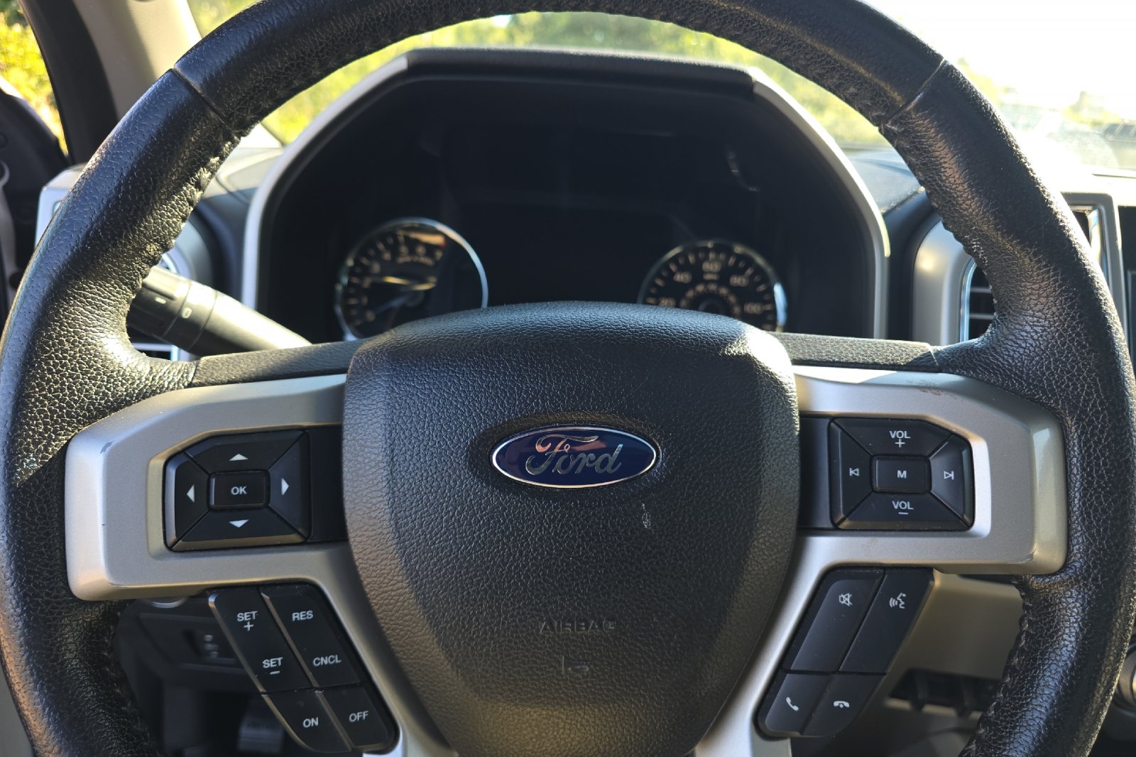 Used 2015 White Ford Lariat image 11