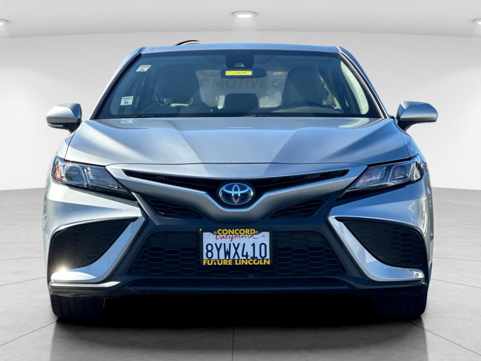 Used 2022 Silver Toyota SE image 8