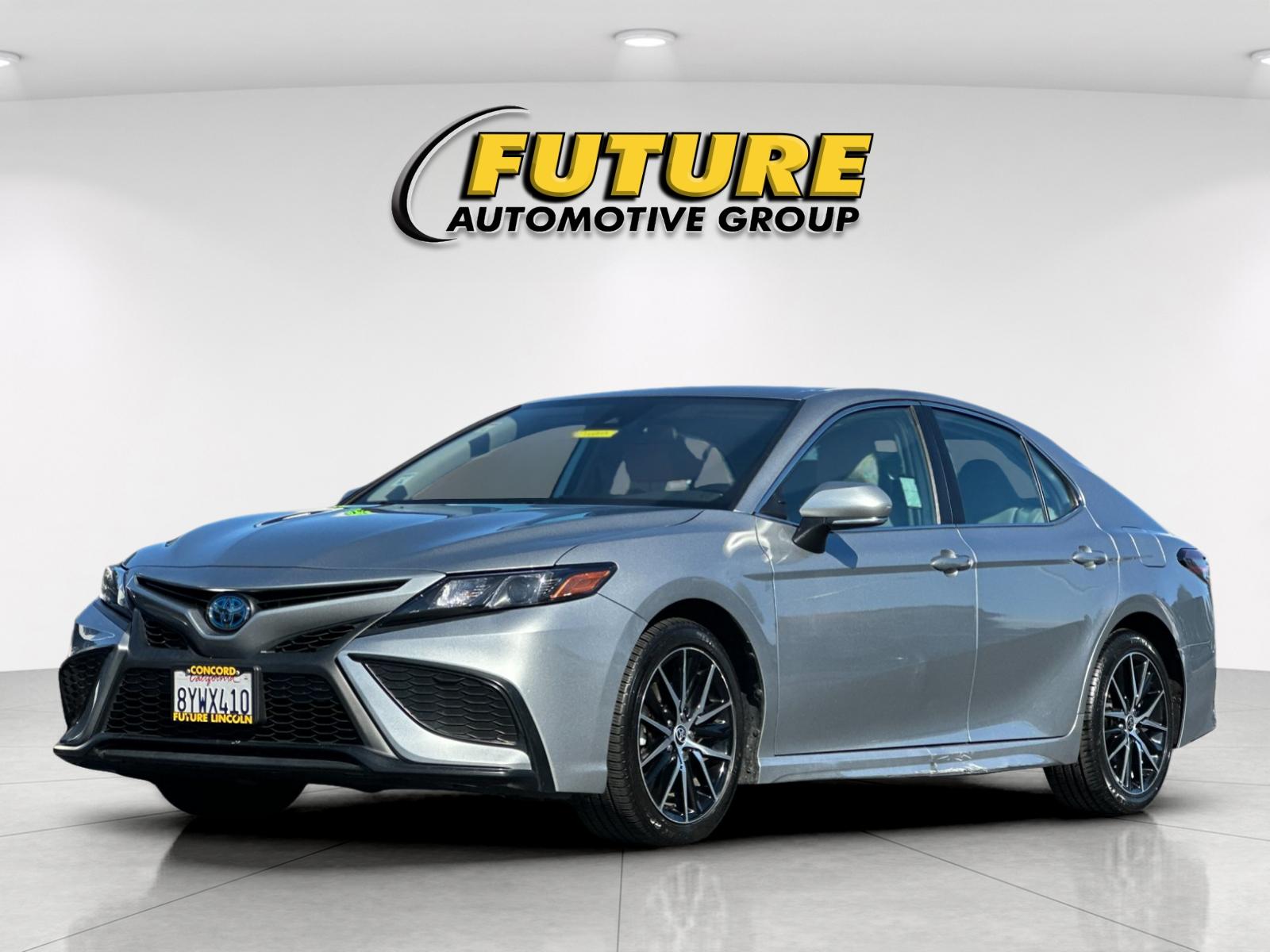 Used 2022 Silver Toyota SE image 7