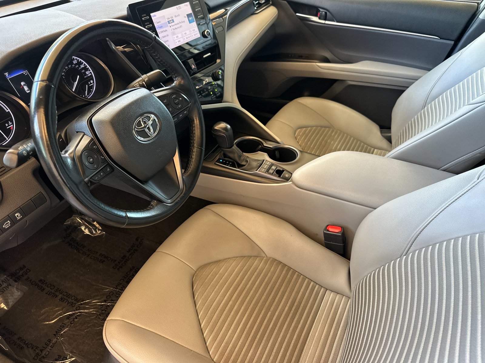Used 2022 Silver Toyota SE image 9