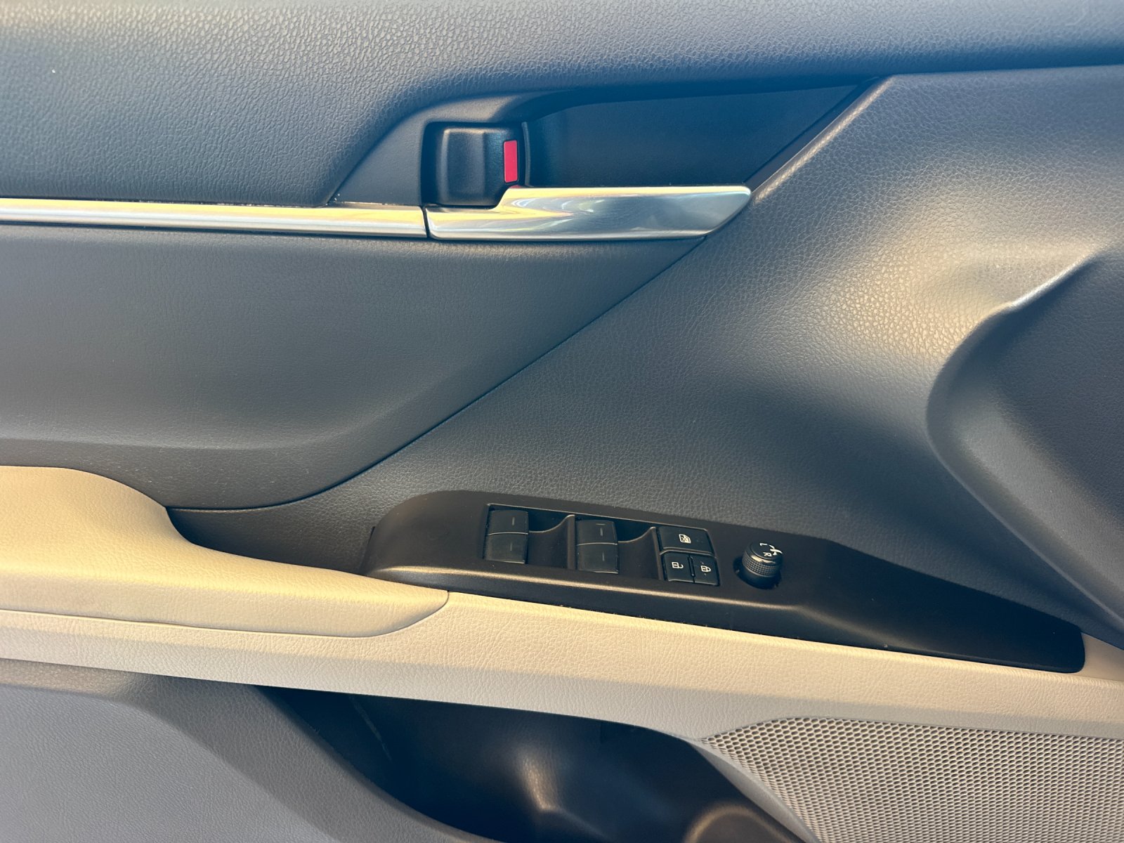 Used 2022 Silver Toyota SE image 10