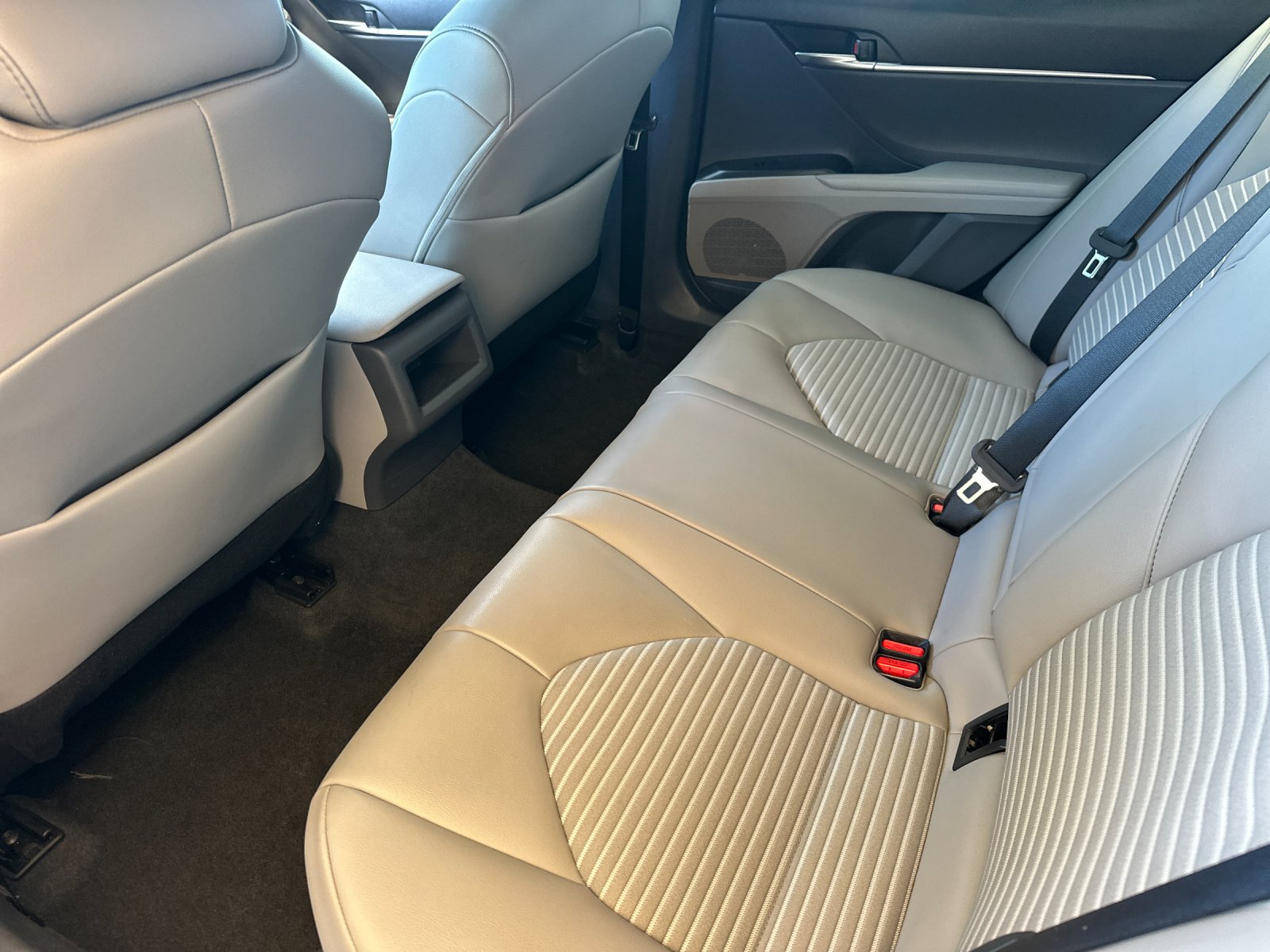Used 2022 Silver Toyota SE image 11