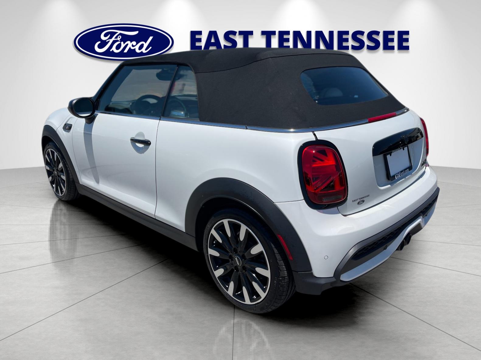Used 2023 White MINI Base image 5