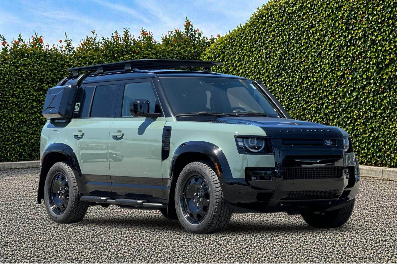 New 2026 Keswick Green Land Rover Trophy Edition Keswick image 8