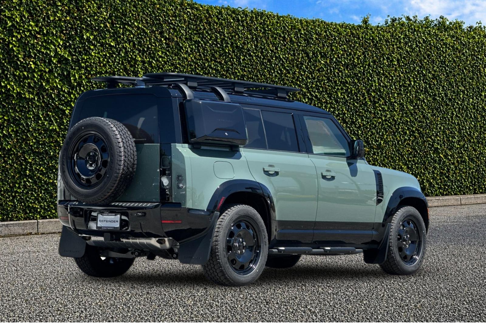 New 2026 Keswick Green Land Rover Trophy Edition Keswick image 6
