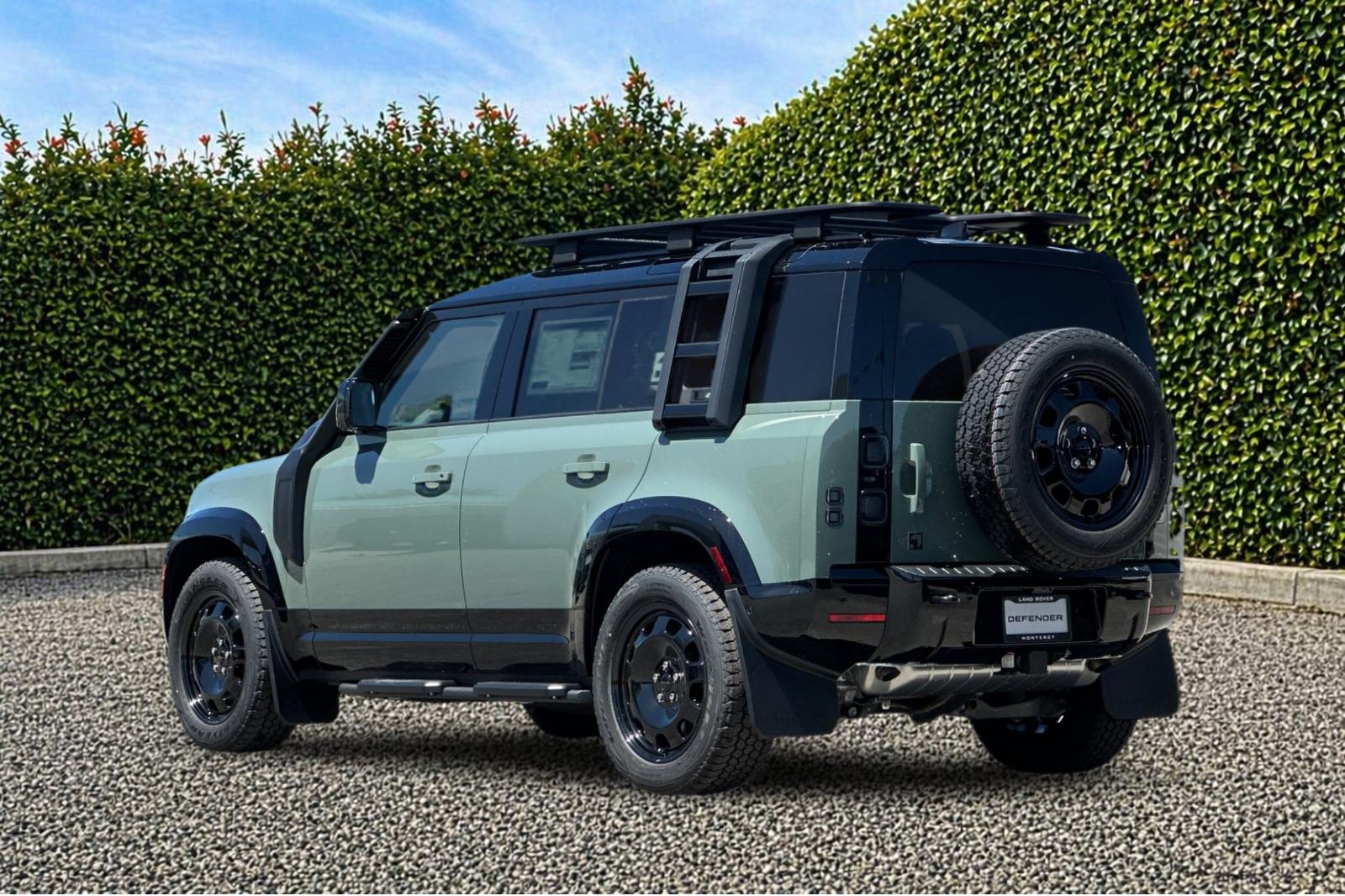 New 2026 Keswick Green Land Rover Trophy Edition Keswick image 4