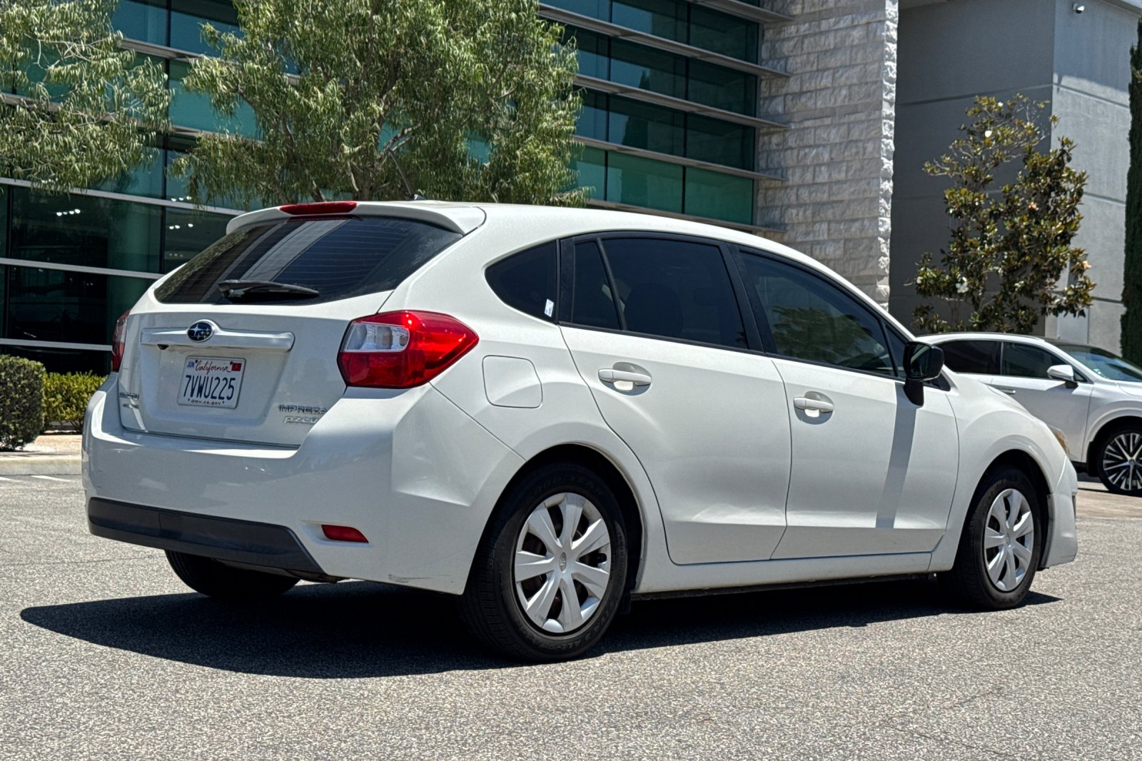 Used 2016 Crystal White Pearl Subaru 2.0i image 5