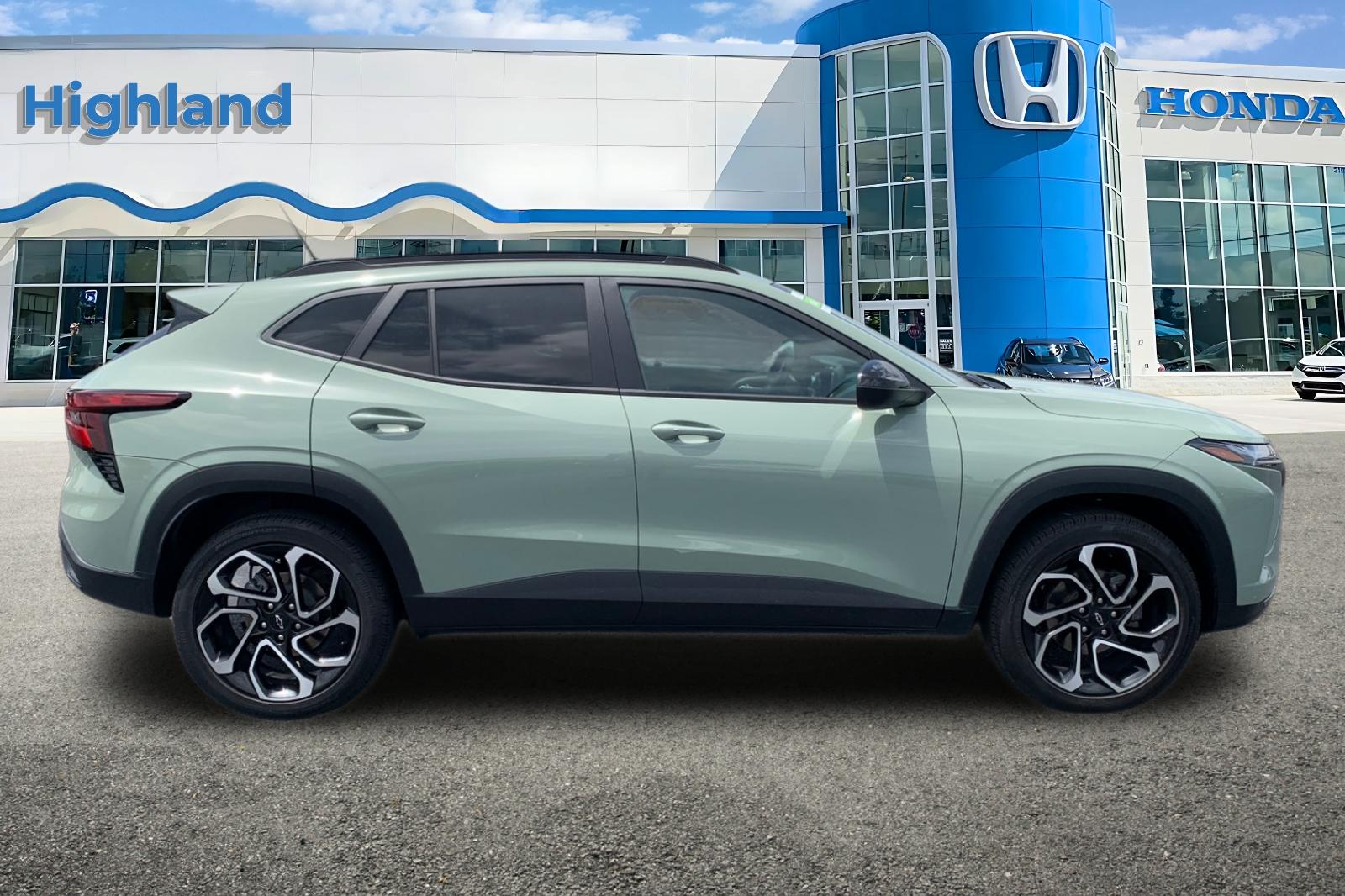 Used 2024 Green Chevrolet 2RS image 6