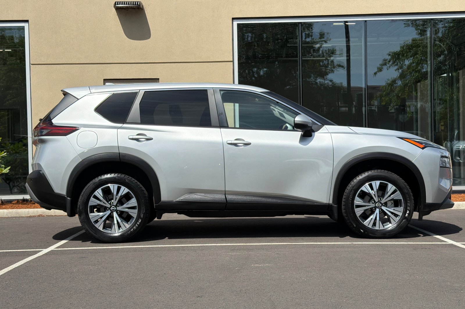 Used 2023 Silver Nissan SV image 3